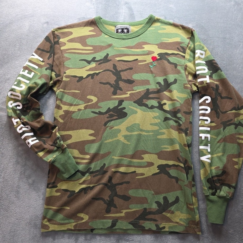 Riot Society Camo Long Sleeve T-Shirt Women's Size US M‎